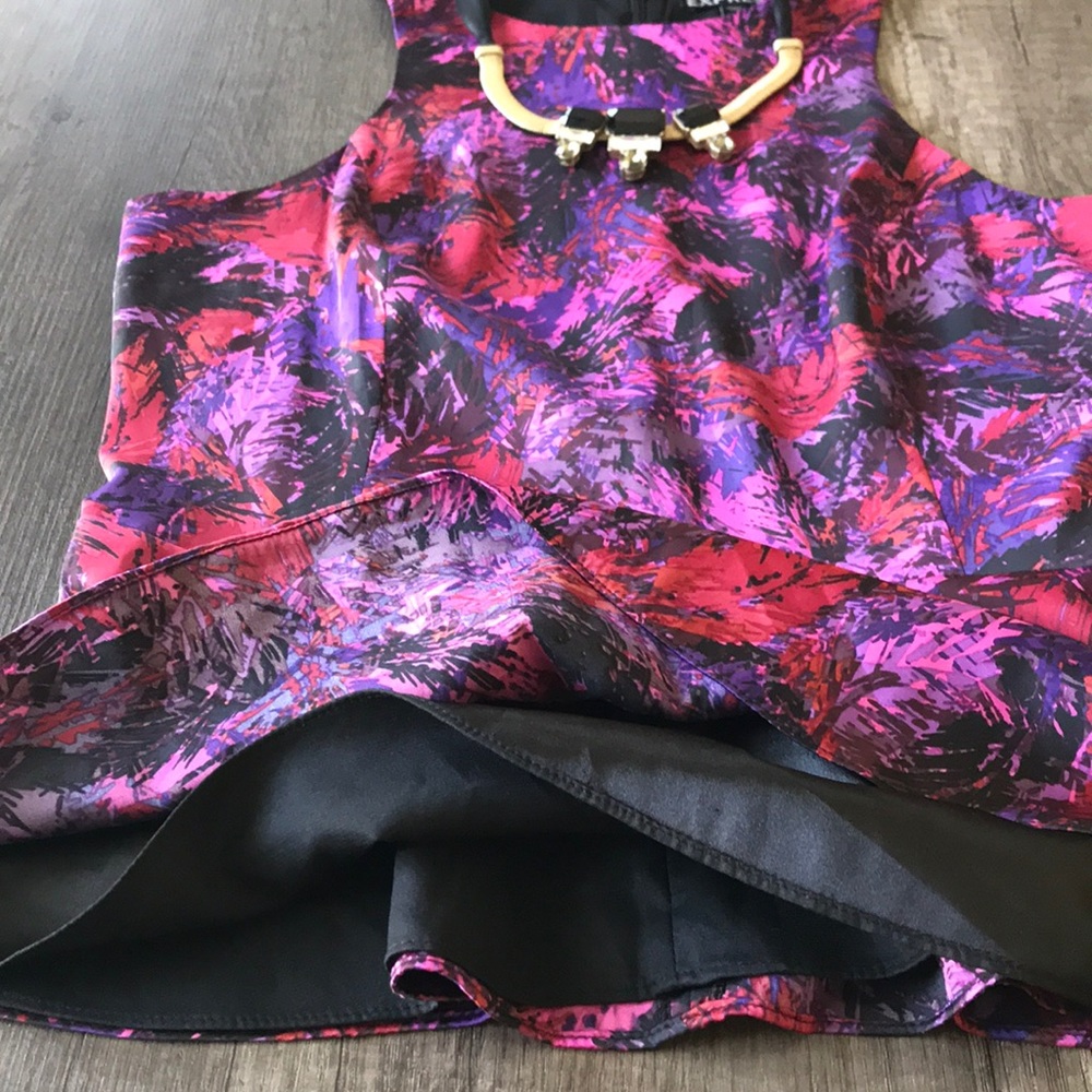 π EXPRESS PEPLUM TOP - Picture 5 of 6